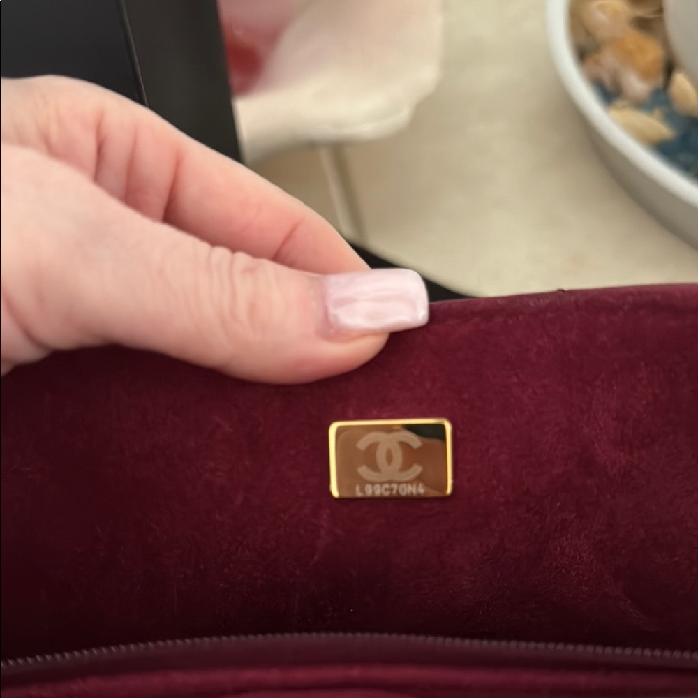 🔥2025 CHANEL RARE Burgundy Shoulder Flap Bag with Gold Hardware - Picture 5 of 9